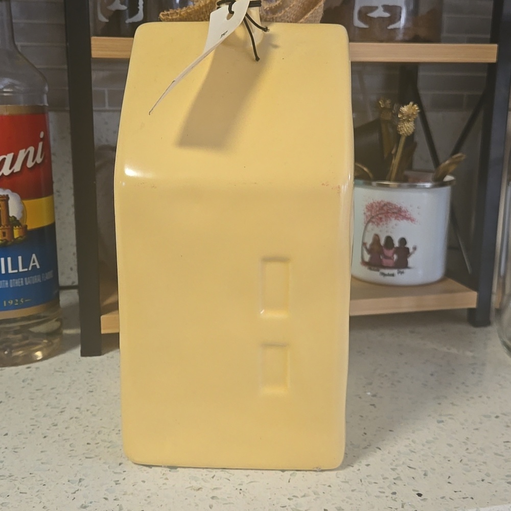 Rae Dunn Yellow 'WELCOME' Birdhouse Decor - Picture 4 of 7